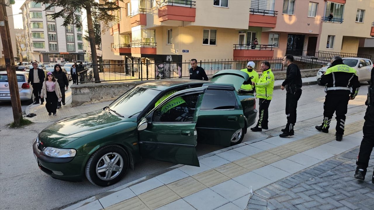 Orumda Dur Ihtar Na Uymayan Ehliyetsiz S R C Ye Bin Lira Ceza