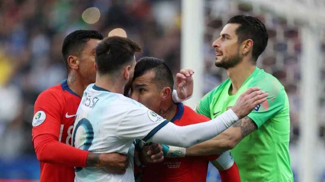 Messi’ye kafa atan Medel’in talipleri artıyor