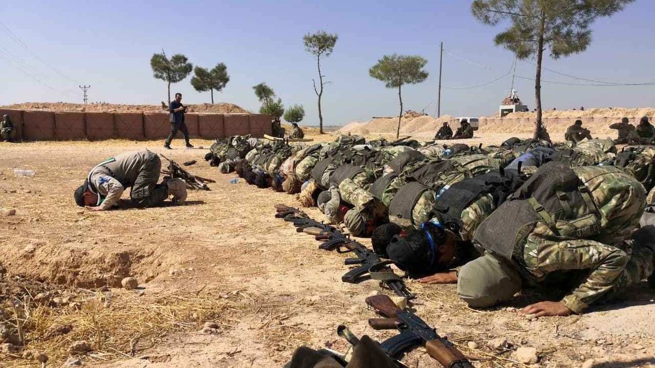 Alnı secdeyle toprağa değen asker şehadetle toprağa düşmekten korkmaz!