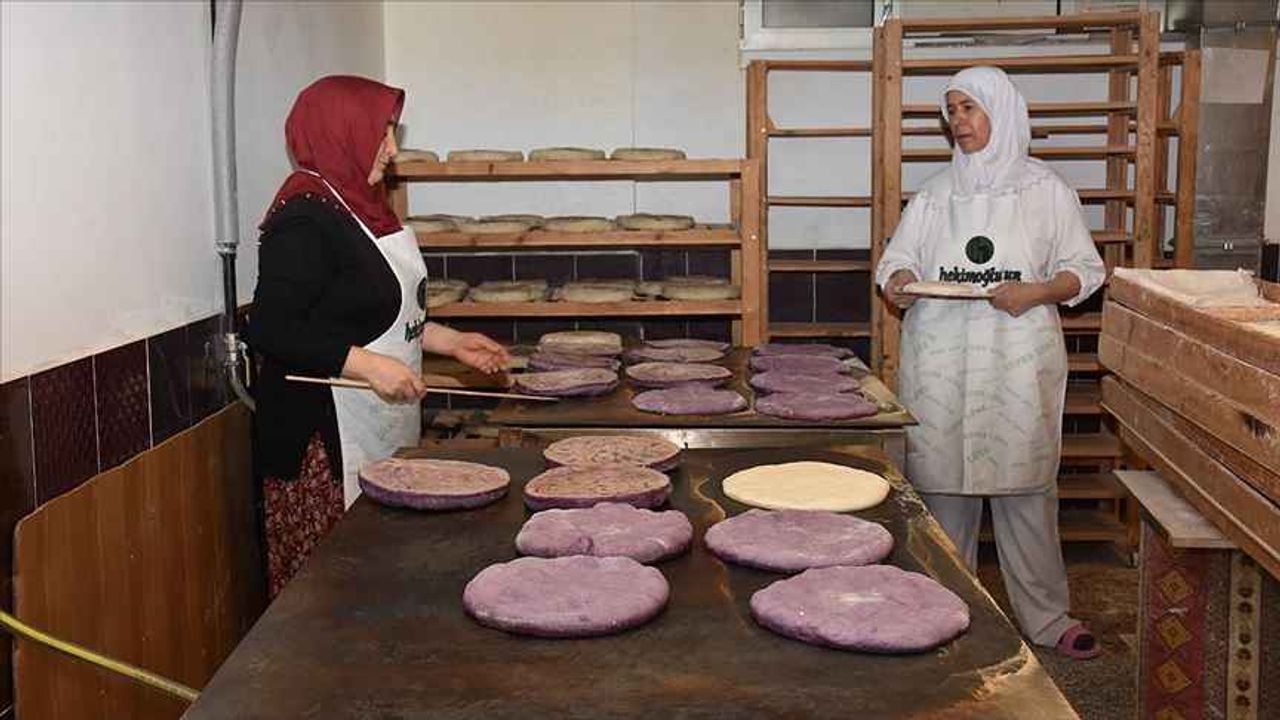 Bazlama’ya ‘renk’ geldi! Kızılcahamam’da üretilen ‘mor bazlama’ ilgi görüyor