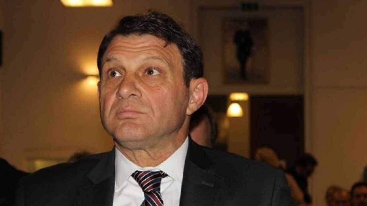 Vesayetçi bildiriye imza atan Türker Ertürk kimdir?