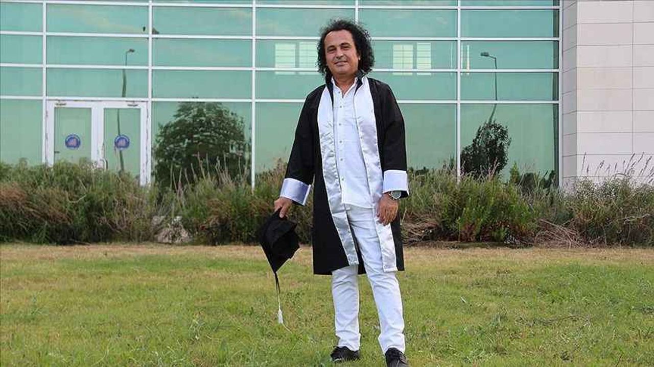 Yeğenine örnek olmak istedi, 50 yaşında üniversiteyi bitirdi!