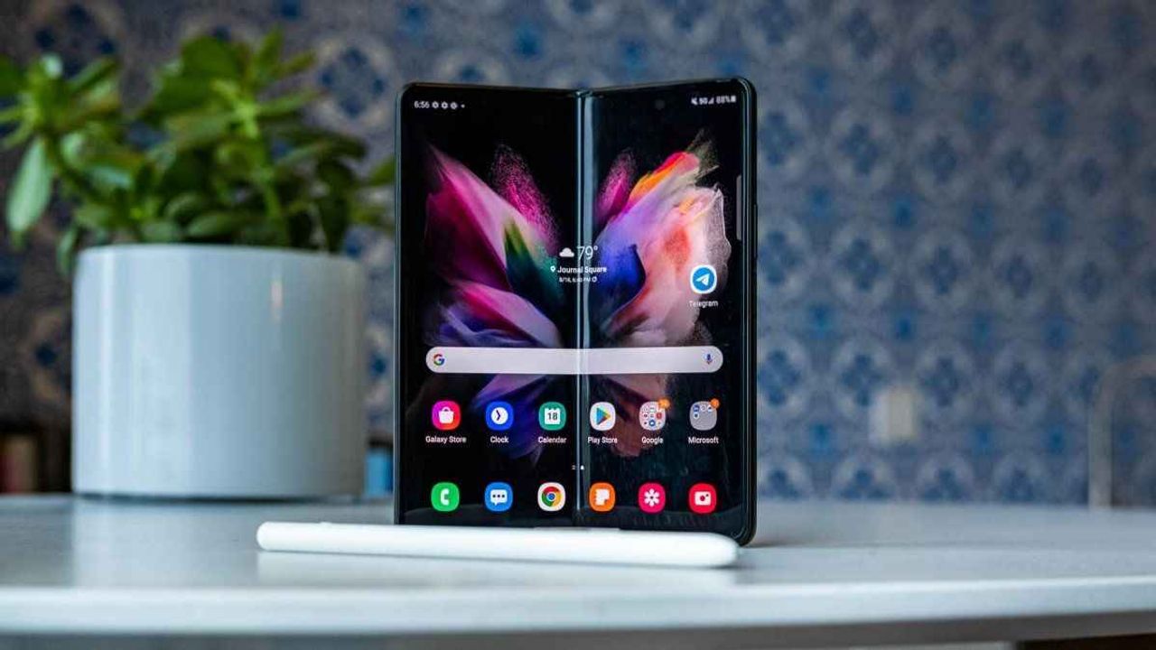 Samsung, katlanabilir telefon satışlarını dörde katladı