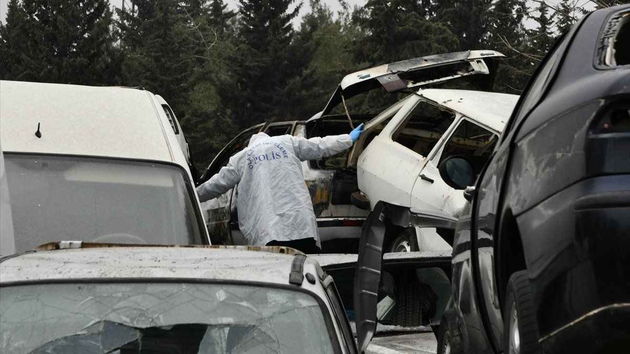 Akılalmaz olay! Yakılan hurda otomobilden erkek cesedi çıktı