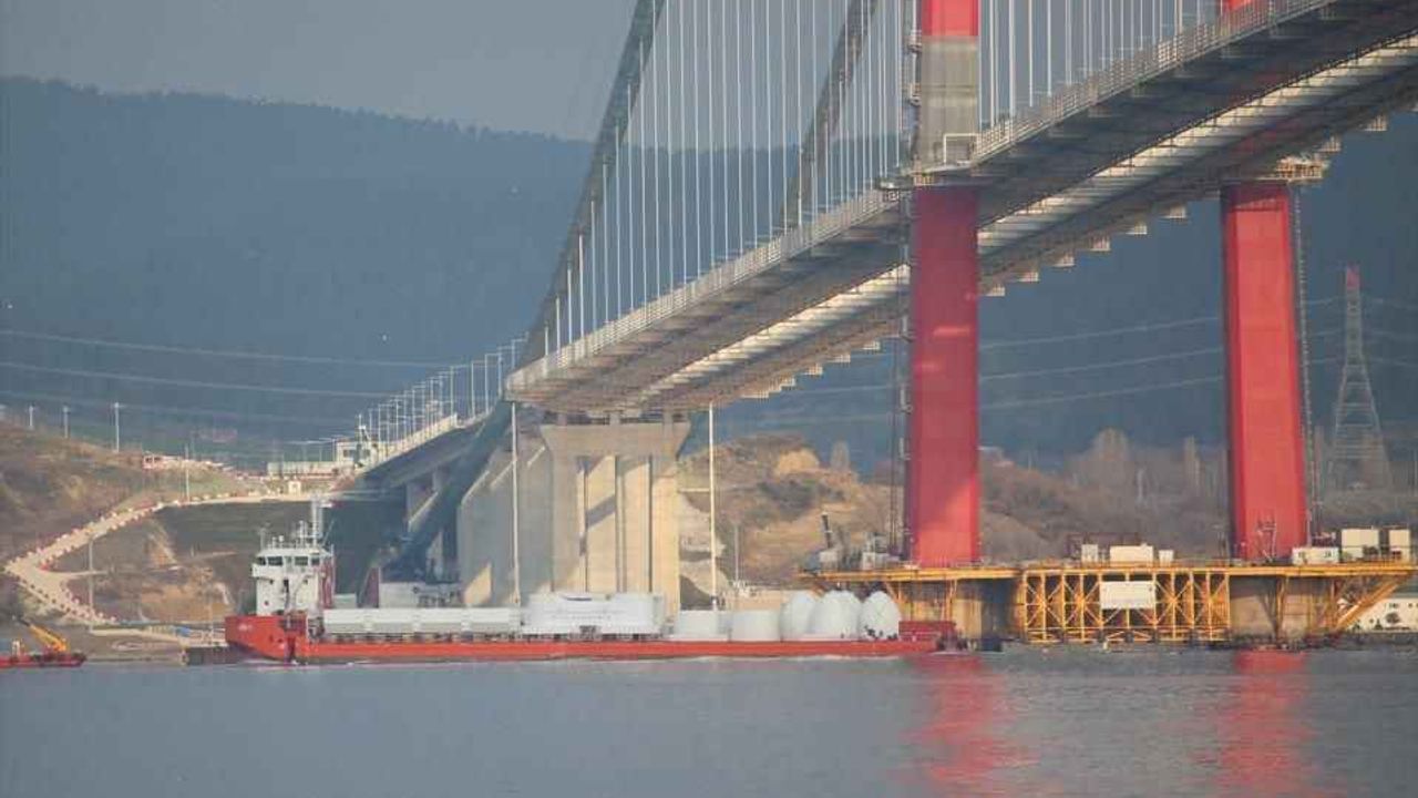 1915 Çanakkale Köprüsü'ne yerleştirilecek dev top mermisi figürleri şehre ulaştı