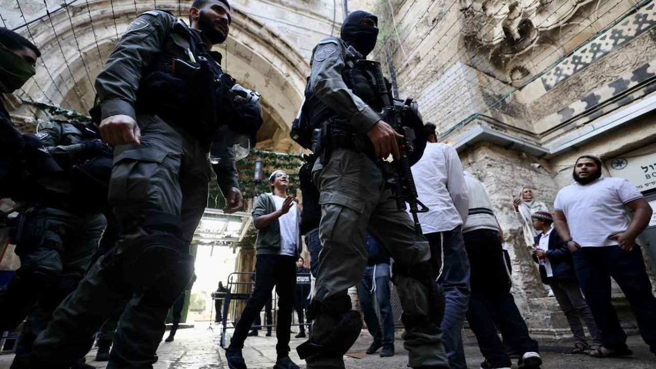 Fanatik Yahudilerden İsrail'in kuruluş günü bahanesiyle Mescid-i Aksa'ya baskın