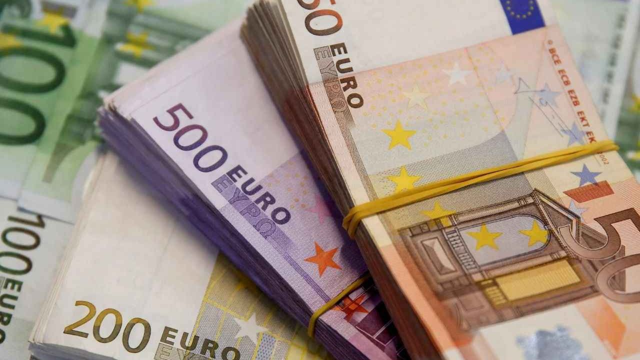 Bulduğu 550 bin euroyu sahibine veren Türk Almanları şaşırttı
