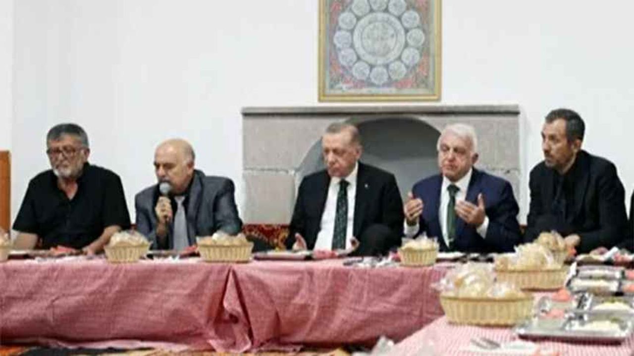Cumhurbaşkanı Erdoğan, Hüseyin Gazi Cemevi'nde iftara katıldı 