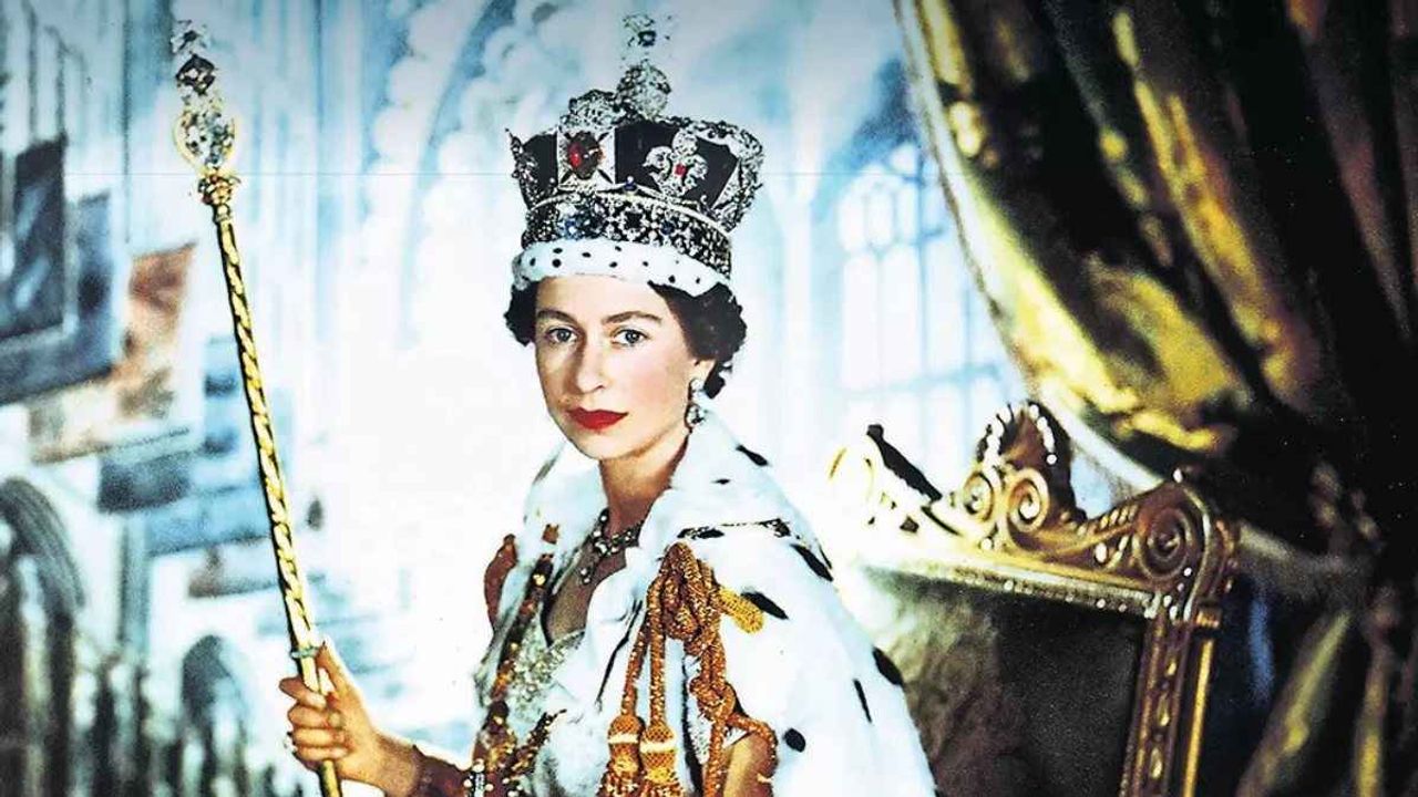 İngiltere yasta! İngiliz gazeteleri, ölen Kraliçe Elizabeth'e tam sayfa ayırdı