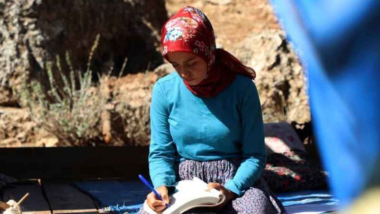 Çadırdan yüksek lisansa! Yörük kızı Elif'ten dalga geçenlere cevabı