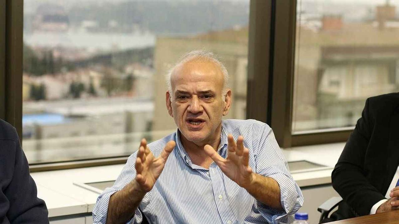 Ahmet Çakar'dan ortalığı ayağa kaldıran paylaşım: Rahatsızım