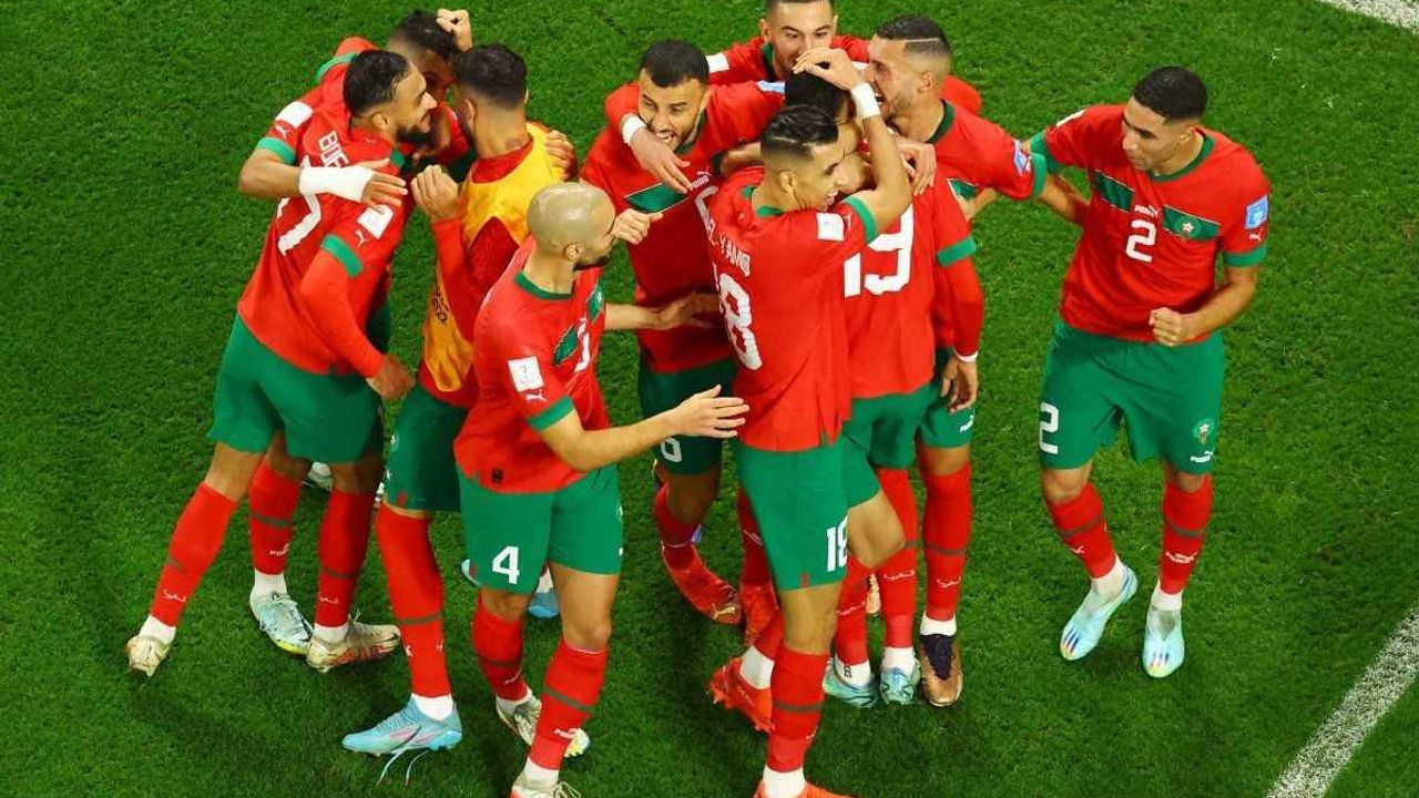 3 takım bir yana, Fas bir yana!