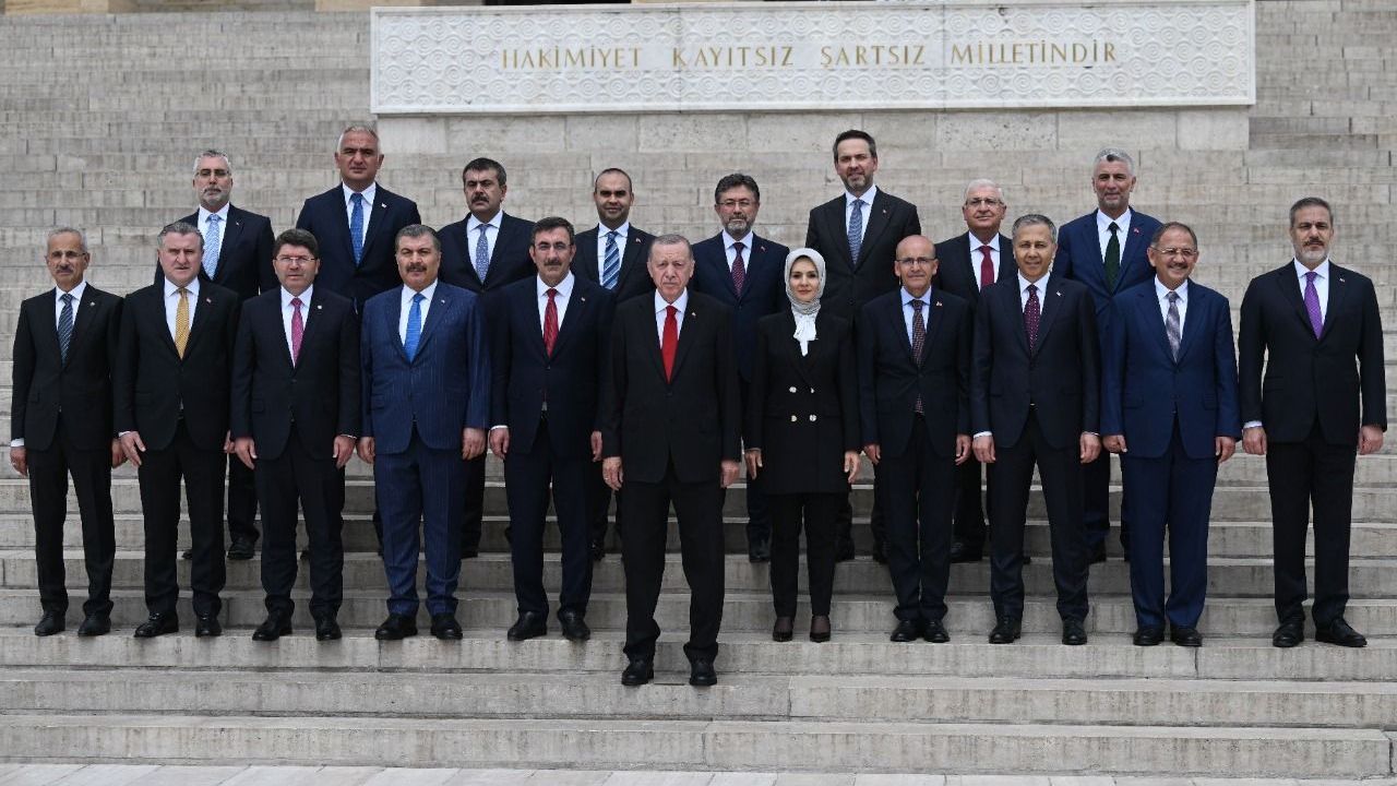 Cumhurbaşkanı Erdoğan ve yeni kabine üyeleri Anıtkabir'de