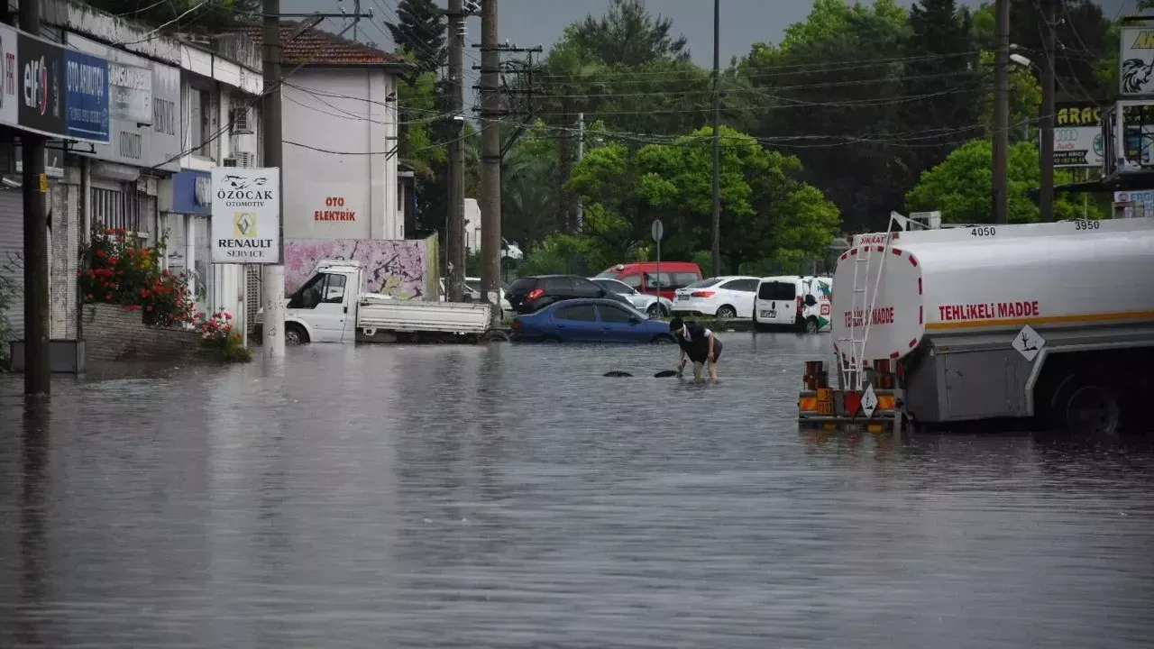Ordu'da sel ve heyelan riskine karşı taşımalı eğitime ara verildi