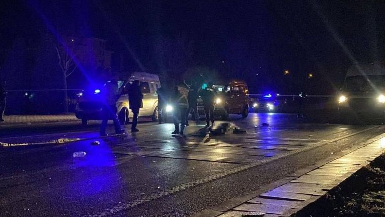 Feci kaza: Otomobil yayalara çarptı: 5 kişi hayatını kaybetti