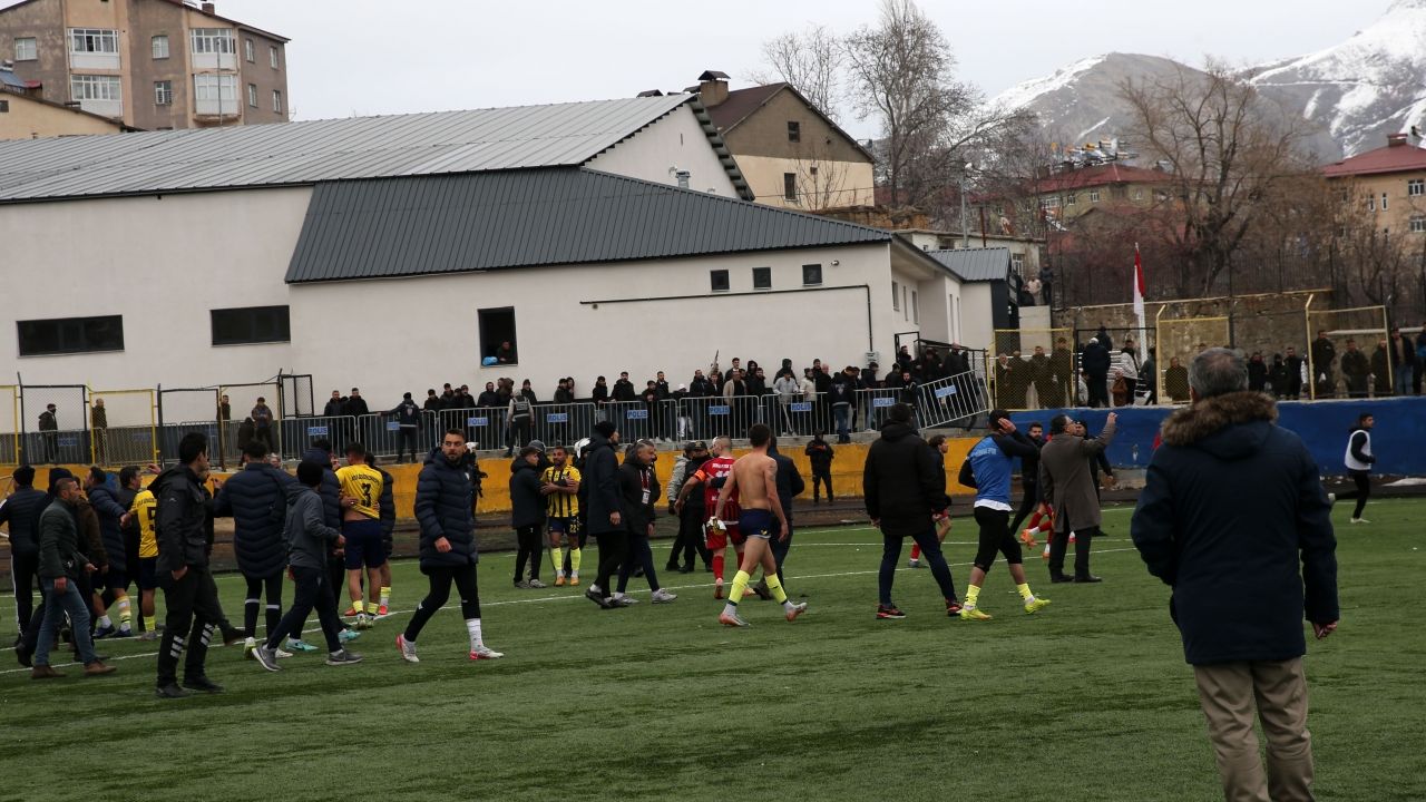 Bitlis'te amatör lig maçında kavga
