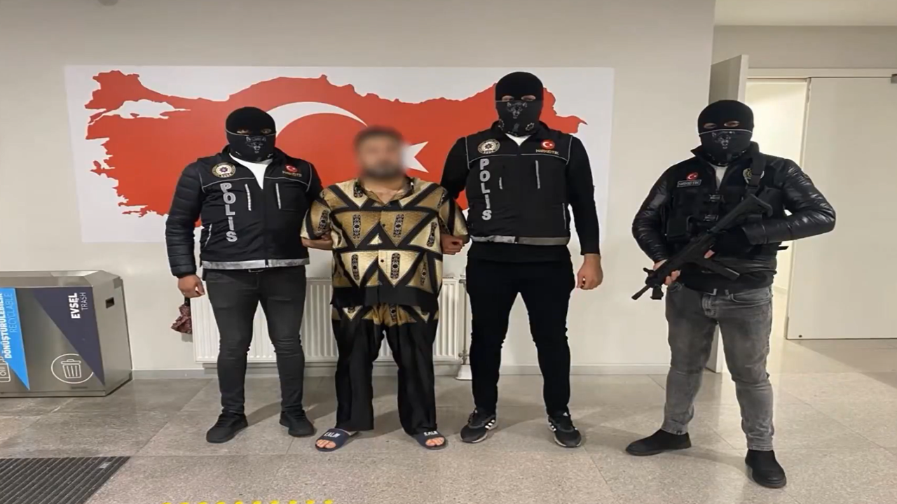Kırmız bültenle aranıyorlardı! 3 isim yakalandı, Türkiye'ye iade edildi