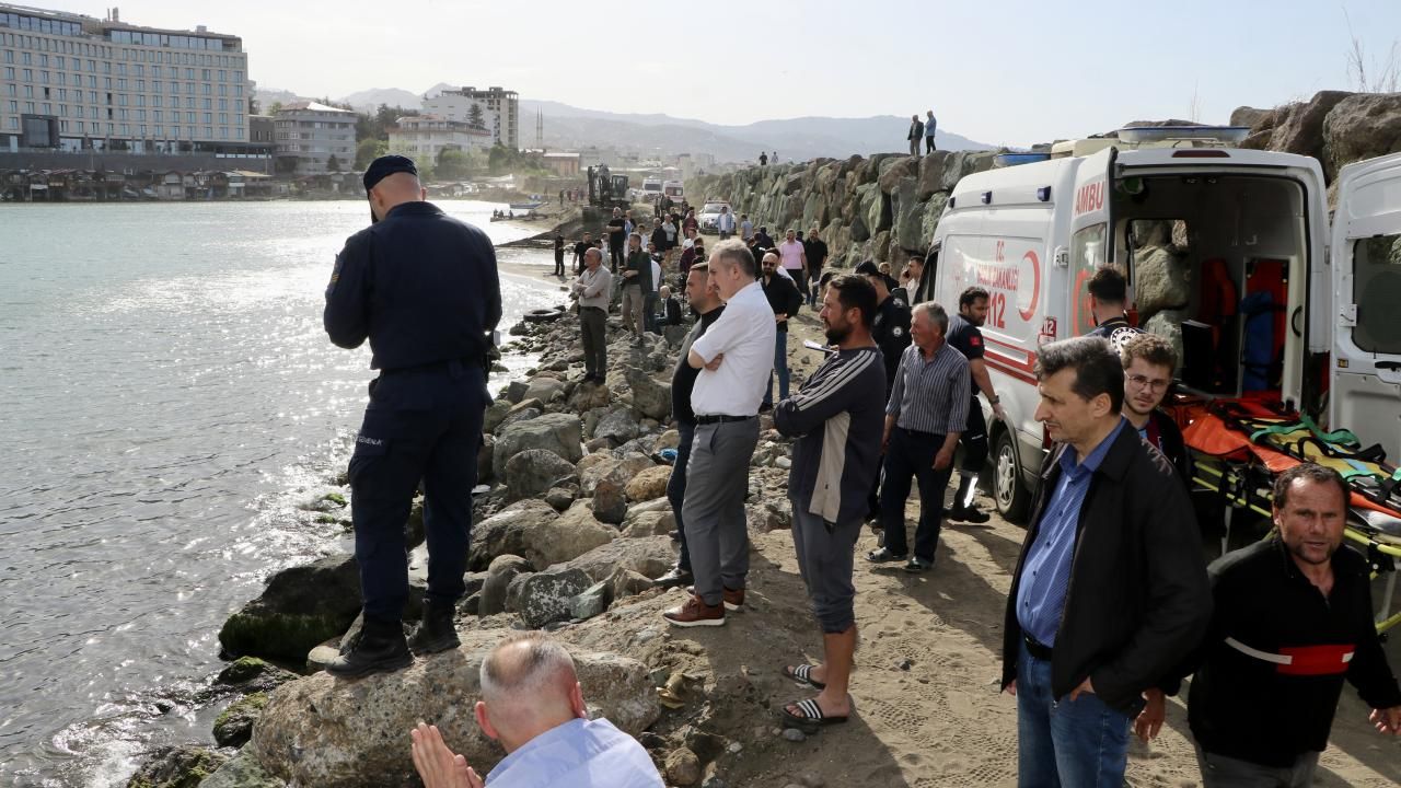 Trabzon'da bir çocuk denizde boğuldu, arkadaşı ise boğulma tehlikesi geçirdi