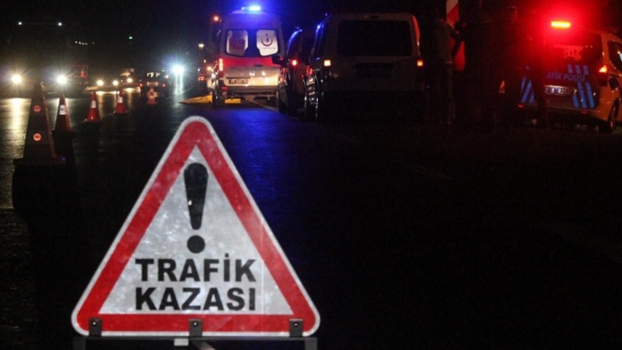 Kahramanmaraş'ta tıra çarpan kamyonetteki 1 kişi öldü, 1 kişi yaralandı