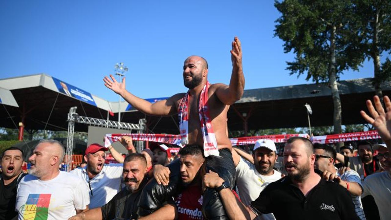 Kırkpınar'da başpehlivanlığı Orhan Okulu kazandı