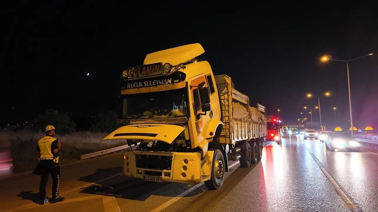 Freni patlayan kamyon polis ekiplerinin yardımıyla durdurdu
