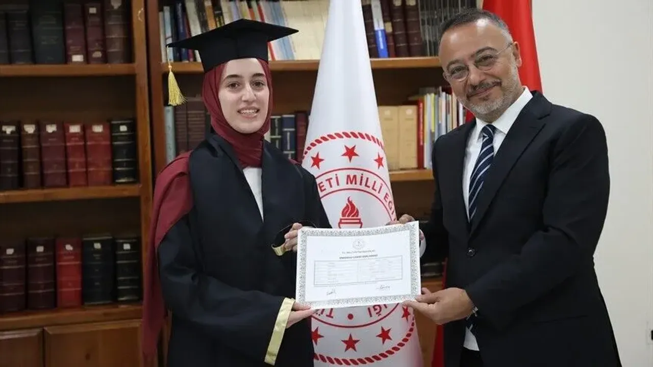 Türkiye Büyükelçiliği'nde 28 öğrencinin mezuniyet töreni