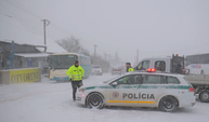  Slovakya'da beklenmeyen kar trafiği felç etti