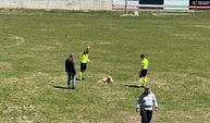 Sahaya giren köpeğe hakem kırmızı kart gösterdi!