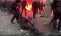 Fransa’da endişe verici görüntüler! Göstericiler yerlerde sürüklendi…