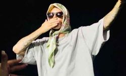 Justin Bieber müslümanlarla alay etti, linç edildi! Sahneye başörtüsü ile çıktı