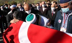  Şehit oğlunun cenaze namazını kıldırdı! Oğluma hakkınızı helal ediniz