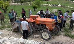 Yürekleri yaktı! Traktör kazasında hayatını kaybeden kadın babasıyla aynı kaderi paylaştı