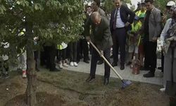 Cumhurbaşkanı Erdoğan, Atatürk Havalimanı'na ilk fidanı dikti
