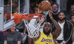 LeBron James rekor kırdı, Lakers seride 3-1 öne geçti