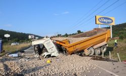 Freni patlayan kamyon D-100 karayoluna uçtu!