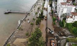 Karadeniz'de sel felaketi! Yollar kapandı, 1 kişi hayatını kaybetti