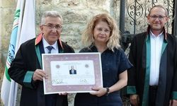 40 yıl önce bıraktığı hukuk fakültesinden mezun oldu