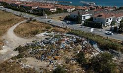 Beylikdüzü'nde araziye dökülen çöplerden halk rahatsız