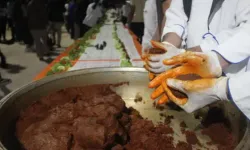 Şanlıurfa’da 63 metrelik çiğ köfte dürümü rekoru kırıldı