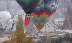 Kapadokya'da 10 Kasım! Balonlara Türk bayrağı ve Atatürk posteri asıldı