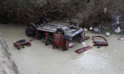 Gediz Nehri'ne uçan araçta 3 kişi hayatını kaybetti