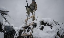 Ukrayna'da ağır kış şartları altında çatışmaların sürdüğü Kupyansk cephesi görüntülendi