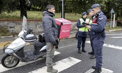 Sarıyer'de jandarma ekipleri, motosiklet sürücülerini denetledi