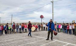 Müzik öğretmeni, köy çocuklarını müzikle buluşturuyor