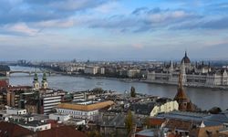 Budapeşte tarihi dokusuyla açık hava müzesi izlenimi sunuyor