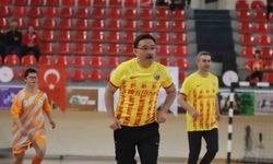 Kayseri protokolü down sendromlu gençlerle futsal maçı yaptı