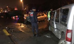  Sakarya'da 3 araç birbirine girdi