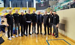 Play-off mücadelesi veren Sakarya Voleybol namağlup finallere yükseldi