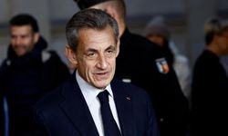 Fransa'da "telekulak" davasında Sarkozy için 1 yıl hapis cezası