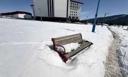 Ardahan'da baharda yağan kar, soğuk hava nedeniyle erimedi